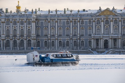 Зимний Петербург с Невы — на судне на воздушной подушке