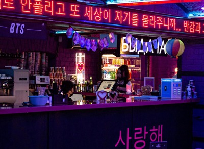 Все меню кухни и напитки ресторана для поклонников к-поп и корейской