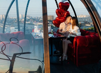 Романтическое свидание в иглу с видом на Москву
