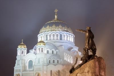 Петра творения за выходные: Северная столица, Кронштадт, Петергоф