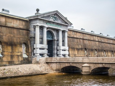 Петропавловская крепость: тюрьма, подземный ход и усыпальница царей