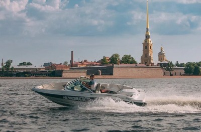 Прогулка на частном катере по Петербургу