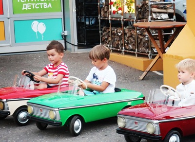 Прокат педальных автомобилей для детей