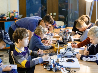 Инженерные мастер-классы для детей 4–15 лет: роботы и не только! (в группе)