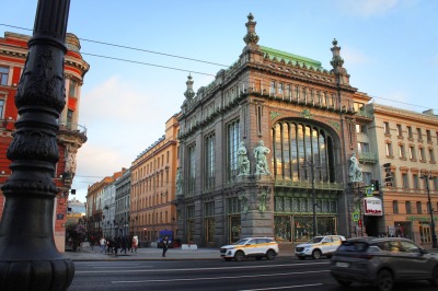 На автобусе — по Петербургу, пешком — по Петропавловской крепости (осмотр снаружи)