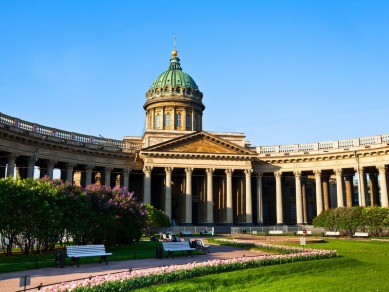 Казанский собор снаружи и внутри