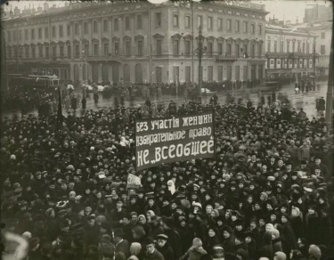 Невский проспект в дни революции
