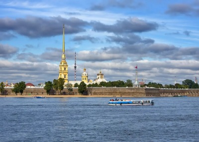 Часовая прогулка на теплоходе от Петропавловской крепости