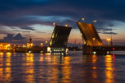 Таинство разводных мостов (в группе)