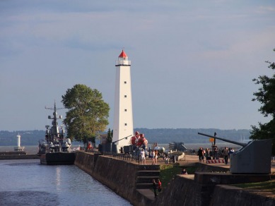 Из Петербурга в Кронштадт: поездка с краеведом