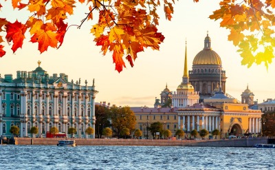 Ноябрьские праздники в Ленобласти: символы Санкт-Петербурга и Выборга в осенних красках