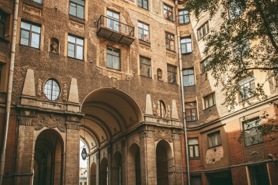 Толстовский дом снаружи и внутри