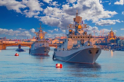 День ВМФ на берегах Невы: парад в Петербурге, крепость Орешек и Кронштадт