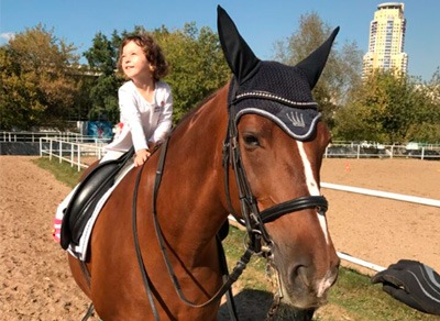 Верховая езда на пони или лошади для детей