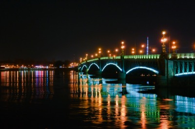 Вечеринка на ночной Неве