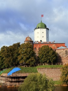 Из Петербурга — в старинный Выборг