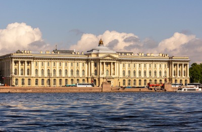 Прогулка на открытом катере — от центра Петербурга до новых кварталов у воды
