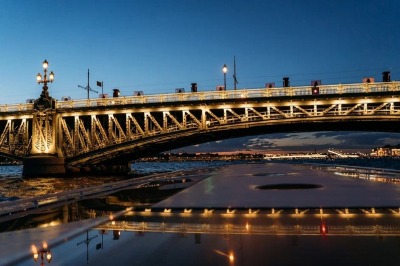 Развод мостов с Карповки — водная прогулка по ночному Петербургу